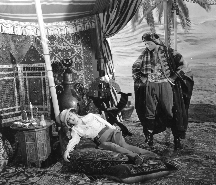 Vilma Banky 1926 4 The Son of the Sheik with Rudolph Valentino.wm.jpg